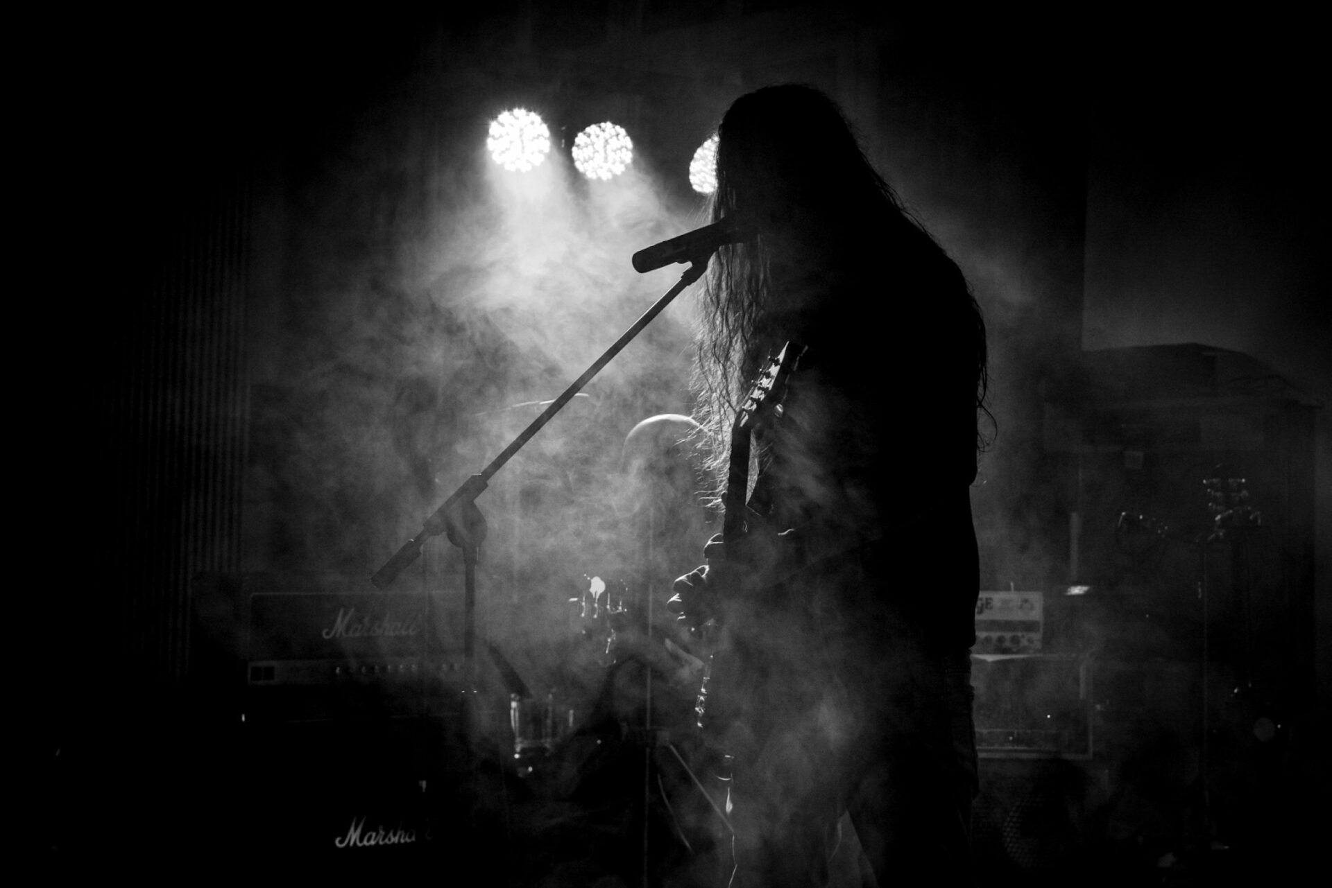 Atmospheric live guitarrist