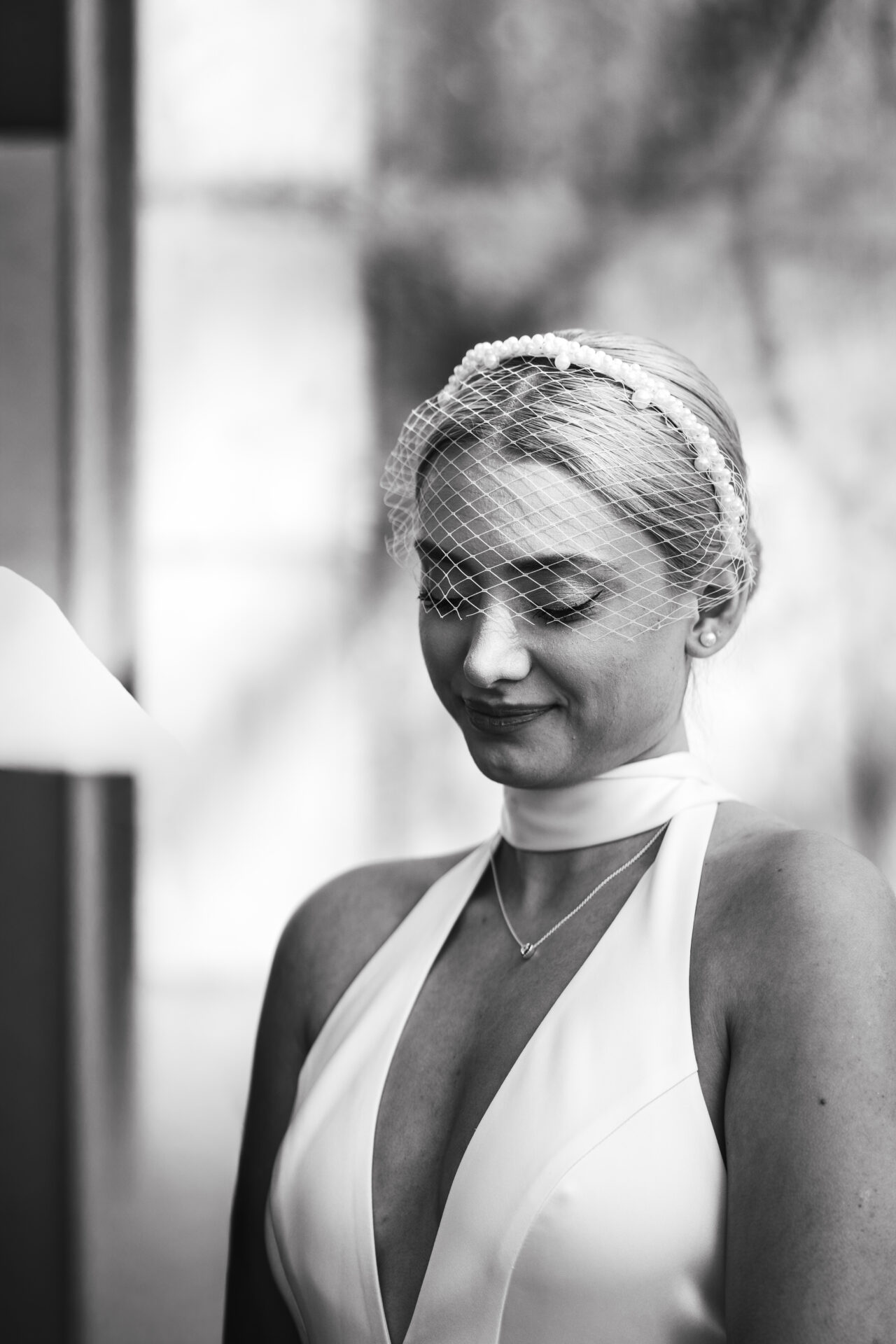 Hochzeitfotografie Braut Nürnberg Elegant Fotograf Portrait Filmeffekt Schwarzweiss